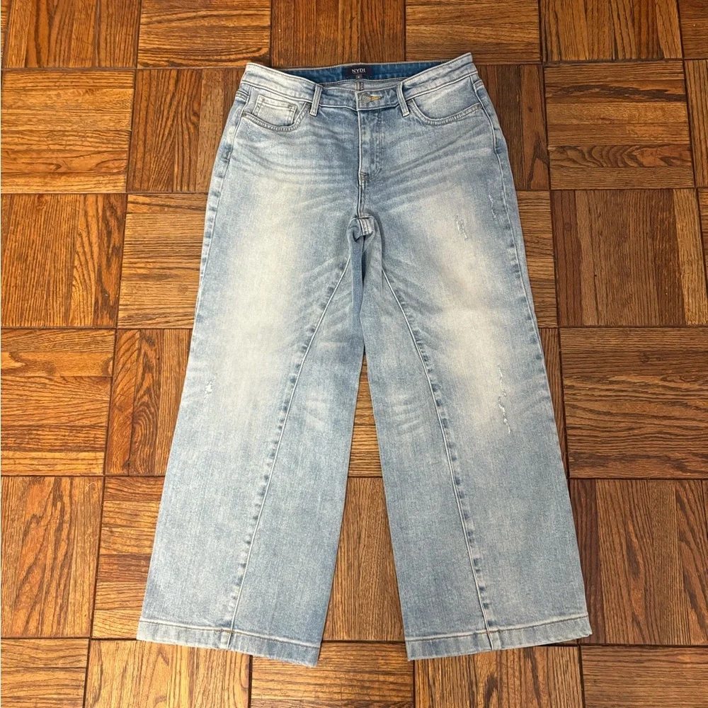 NYDJ Not Your Daughter's Jeans Cropped Straight Leg Jeans in Light Wash - Picture 2 of 13